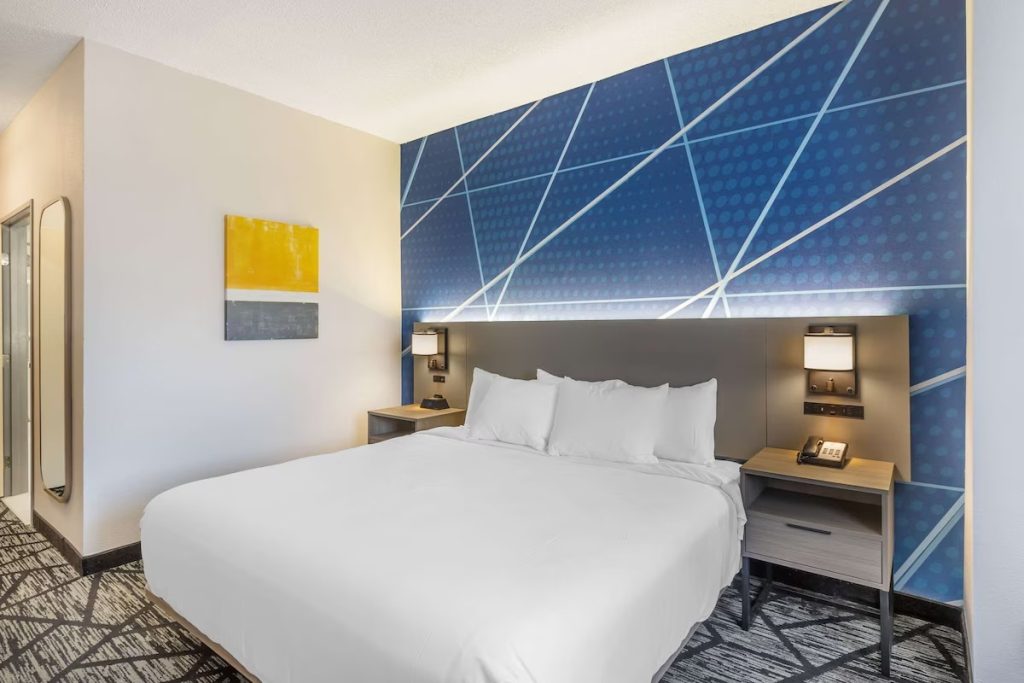 Comfort Inn bed